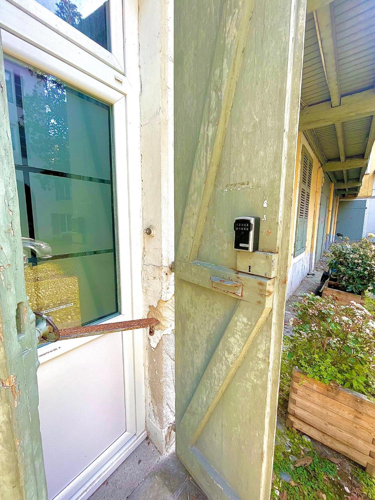 Apartamento Tiny Stud Pau Exterior foto